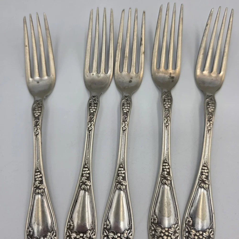 5 ~ Vintage Isabella Grape 1913 R.C.Co. Grape Pattern Silverplated Forks 7.5